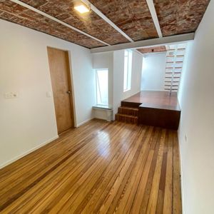 Venta Casa Loft  2 Pisos Totalmente Renovada, Azotea Con Parrillero. Bien Ubicada Centro