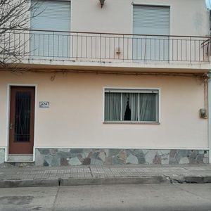 Casa En Venta En Mercedes – Calle Ferreria Usd 300.000