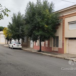 Casa En Zona Céntrica De La Ciudad De Carmelo