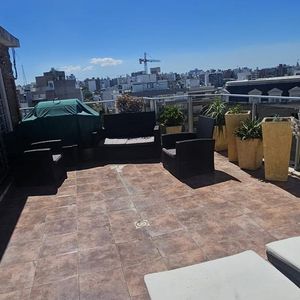 Apartamento Penthouse De 2 Dormitorios Con Muebles En Alquiler En Punta Carretas