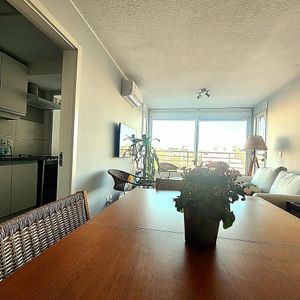 Venta De Apartamento En Cordón 1dormitorio, Luminoso, 2 Garajes, Barbacoa Y Bajos Gastos Comunes
