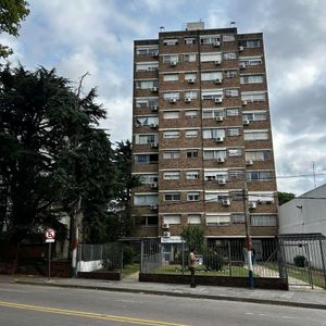Luis Alberto De Herrera Y Montecaseros! 40m2, 3,5mts De Frente!! 