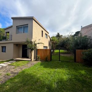 Casa 2 Dormitorios Con Vista Al Río Y Jardín A Pasos De La Rambla