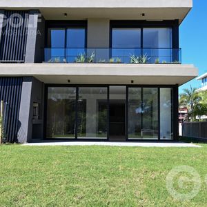 Alquiler De Apartamento Duplex Con Cochera Doble En Trento- Barrio Parques