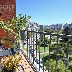 Venta De Apartamento 3 Dormitorios Y Servicio Con Garage En Villa Biarritz