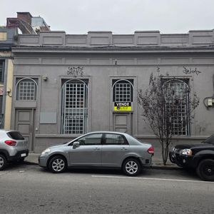 Frugoni Entre Rodo Y Chana, Padrón único, 11 Mts De Frente, Gran Visibilidad,   Construídos 300 M2,terreno 380 M2, Reciclada !!