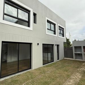 Casa En Barra De Carrasco, 3 Dorm, Gge, Patio, Losa, Estrena!!