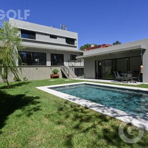 Casa En Venta 3 Dormitorios En Punta Gorda