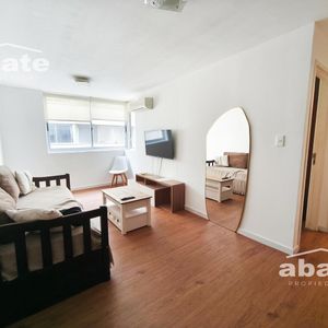 Apartamento De 1 Dormitorio Con Muebles En Tres Cruces