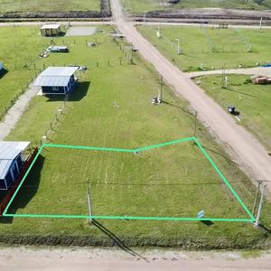 Terreno De 486 M2 En Esquina Financiado En Barrio Los Ceibos En Colonia Del Sacramento