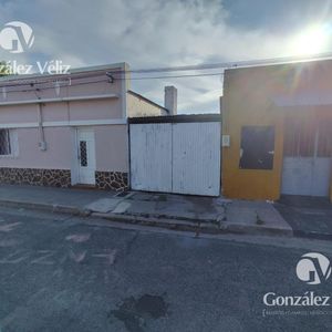 Casa Y Apto En Un Mismo Padrón Sobre Calle Juncal, A Dos Cuadras De Plaza Artigas