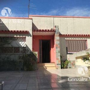 Casa En Muy Buena Ubicación En Colonia Del Sacramento