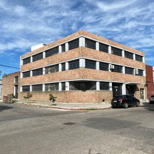 Pedernal Casi Gral Flores,  Deposito Con Oficinas, Entrada De Camiones, Montacargas, 1400 M2 !!