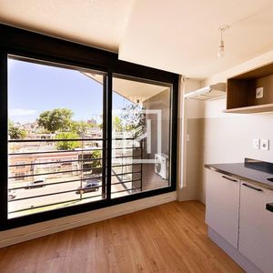 Ventura Boulevard (907) - Venta Monoambiente Con Renta Y Cochera En La Blanqueada - Piso Alto