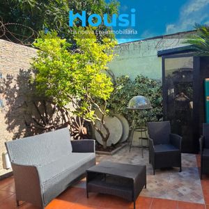Venta Casa 3 Dormitorios Dos Plantas, Con Cochera Y Amplio Patio En Buceo