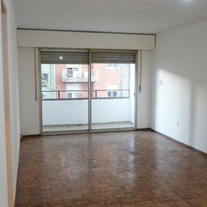 Alquiler Apartamento 3 Dormitorios, 2 Baños En Cordón