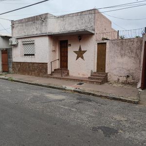 Casa En Radio Centrico De La Ciudad De Carmelo