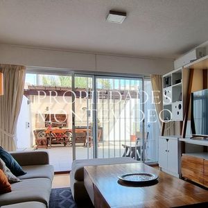 Apartamento En Venta 2 Dormitorios Con Patio De Uso Exclusivo Y Garage - Malvin