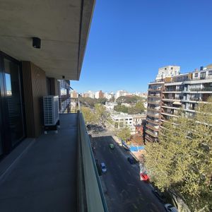 Apartamento Al Frente , 2 Dormitorios, Terraza Y Cochera Doble. Zona Pocitos!!!