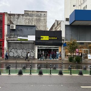 18 De Julio Esq Roxlo 200 M2, Salón + Deposito