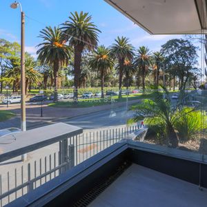 Venta Apartamento 3 Dormitorios Y Servicio Golf Punta Carretas Patio Parrilla