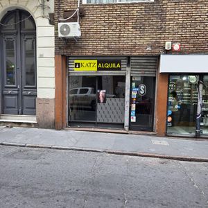 Ituzaingo Y Peatonal Sarandi, 60 M2 , 4 Mts De Frente , Apto Gastronomía !!