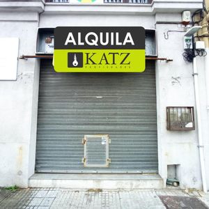 Local -local En Rambla 25 De Agosto Frente A Puerto De Mvdo!!
