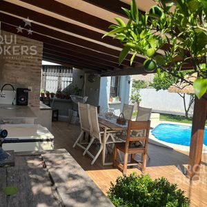 Casa De Tres Dormitorios En Venta En Parque Miramar