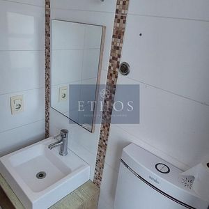 Venta Apto. 2 D 2 B A Media Cuadra De 18 