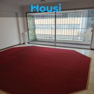 Alquiler Apartamento 2 Dormitorios Al Frente Con Balcón Y Garaje En Pocitos