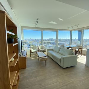 Alquiler De Apartamento 2 Dormitorios, Amoblado Con Garage, Piso Alto. Edificio Joy Montevideo!