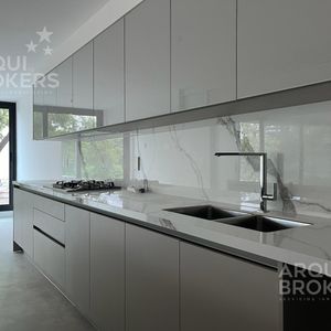 Venta De Apartamento Con Renta De Tres Dormitorios En Punta Carretas - 206
