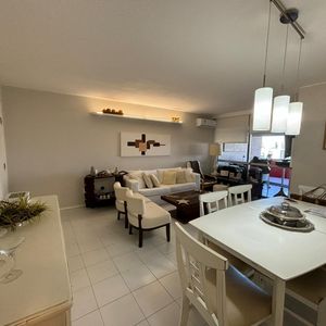 Apartamento - Punta Del Este. 2 Dormitorios, Garaje Y Vista Al Mar