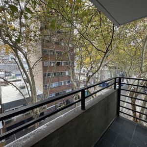 Venta De Apartamento Con Balcón En Cordon Sur De 2 Dormitorios