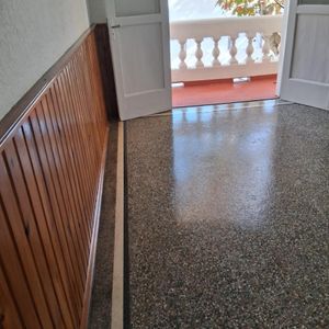 Apartamento Al Frente, Con Balcón, 1 Dorm, Primer Piso Por Escalera, Aguada.