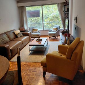 Venta De Apartamento, 3 Dormitorios, 2 Baños Muy Luminoso Con Garaje