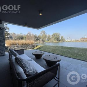 Venta De Apartamento 4 Dormitorios En Parque Miramar