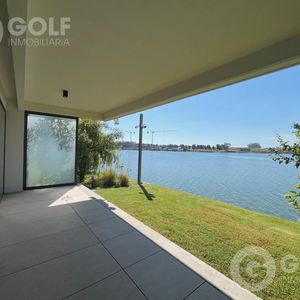 Venta De Villa De 3 Dormitorios En Carrasco Boating