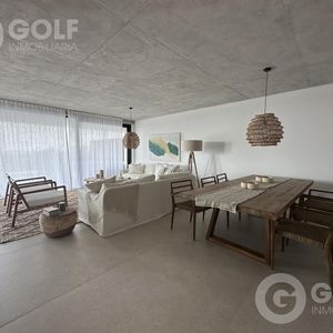 Venta De Apartamento De 3 Dormitorios Y Pileta Privada En Manantiales