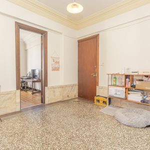 Venta De Apartamento 3 Dormitorios Y Servicio Completo En El Centro Edificio Palacio Montero 