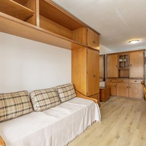 Venta De Monoambiente Amoblado Con Renta En Pocitos