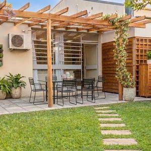 Venta Casa De Una Planta  Patio Y Barbacoa, 3 Dormitorios 3 Baños, Salto Centro