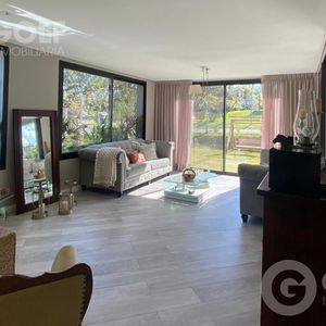 Venta De Casa De 5 Dormitorios En San Nicolás - Carrasco
