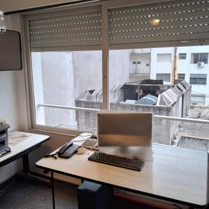 Oficina De Tres Ambientes En Venta En Centro