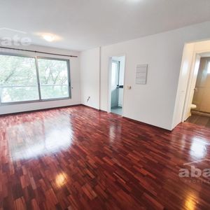 Alquiler Apartamento De 1 Dormitorio Con Garage En El Límite Entre Malvin Y Buceo.