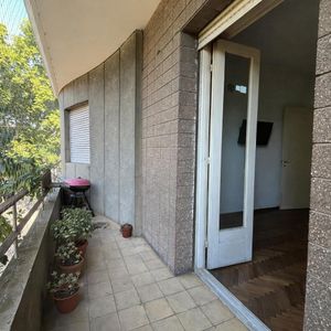 Venta Apartamento 3 Dormitorios Con Balcón Al Frente. Tres Cruces