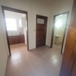 Apartamento, Primer Piso Por Escalera, Amplio , Interior, 2 Dorm, La Blanqueada
