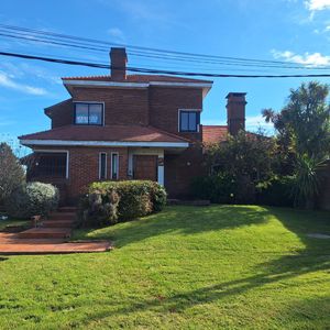 Venta Casa De 3 Dormitorios Y Servicio. Barbacoa Y Piscina En Punta Gorda