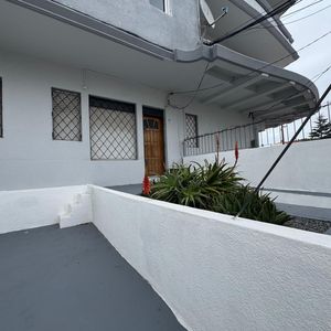 Venta Apartamento Tipo Casa De 1 Dormitorio Con Jardín Y Cochera Alquilado En Malvin