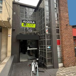 Berro Esq. Pagola 53 M2 Salón + Entrepiso